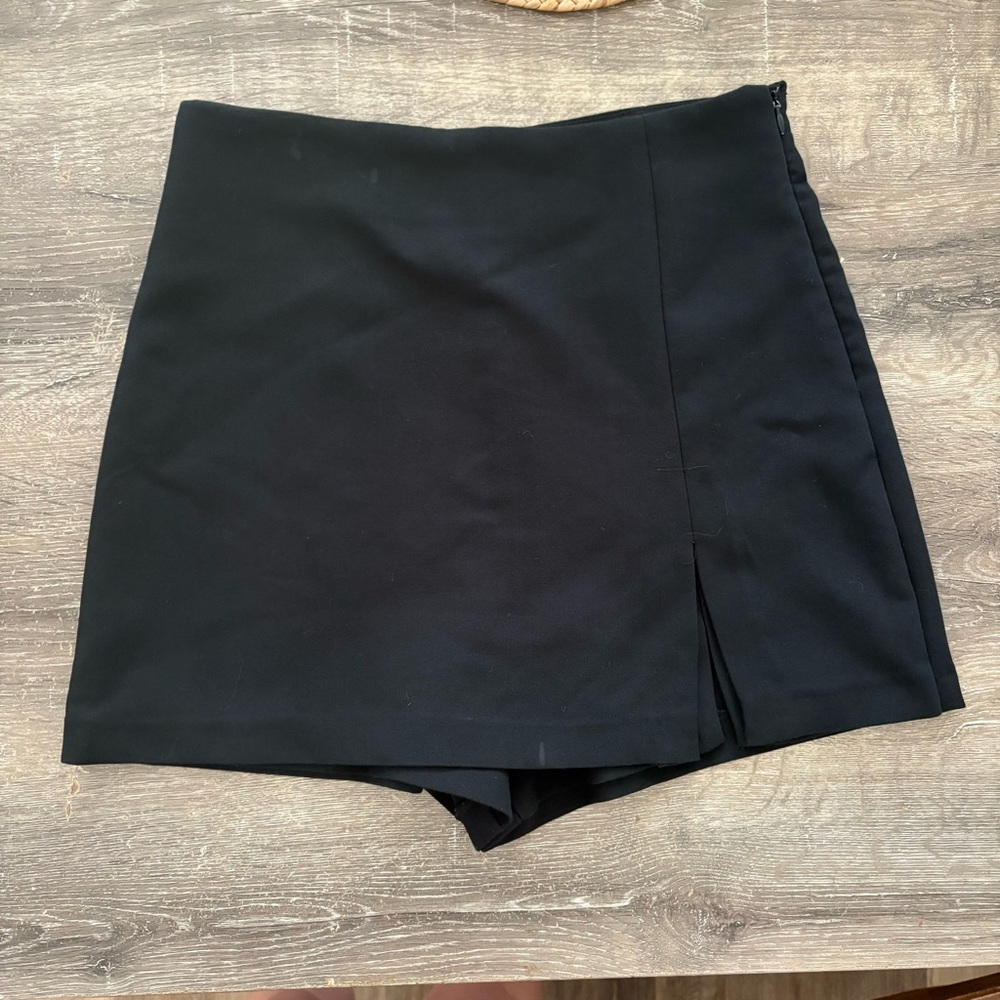 Black Skort